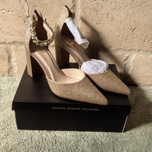 Lulus Shoes Brand New Gold Sparkly Pointed Toe Heels